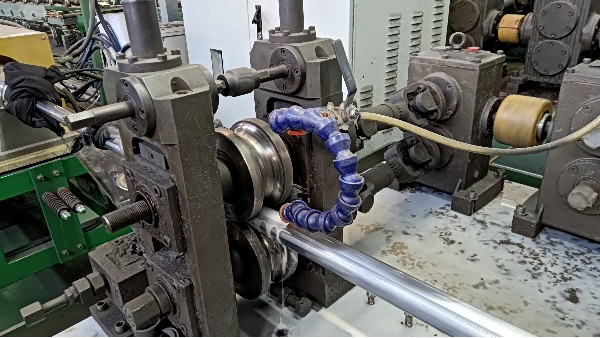 新能源電池行業的304和316L不銹鋼焊管材質對比